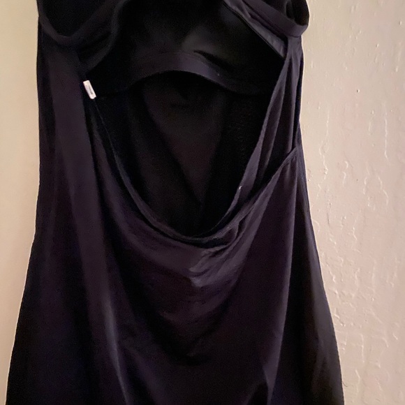 Lululemon Workout top- bra is attached - Picture 6 of 6